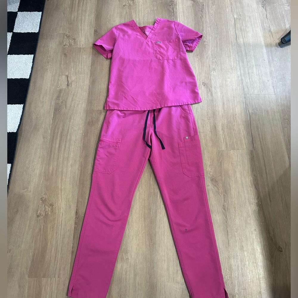 Women’s figs scrubs